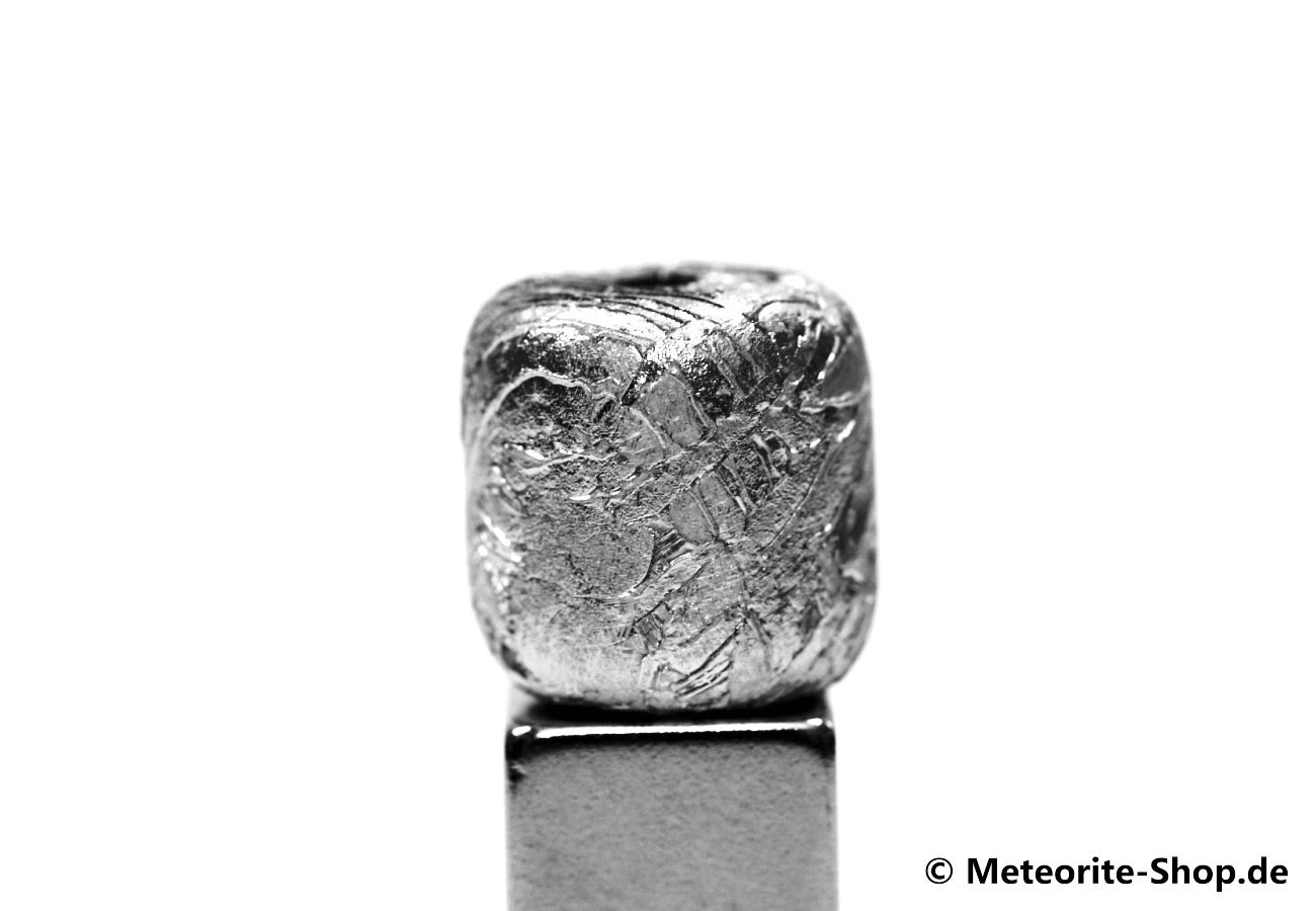 Eisen-Meteorit-Anhänger (Aletai | Zylinder | Gelocht & Versiegelt) - 8,70 g
