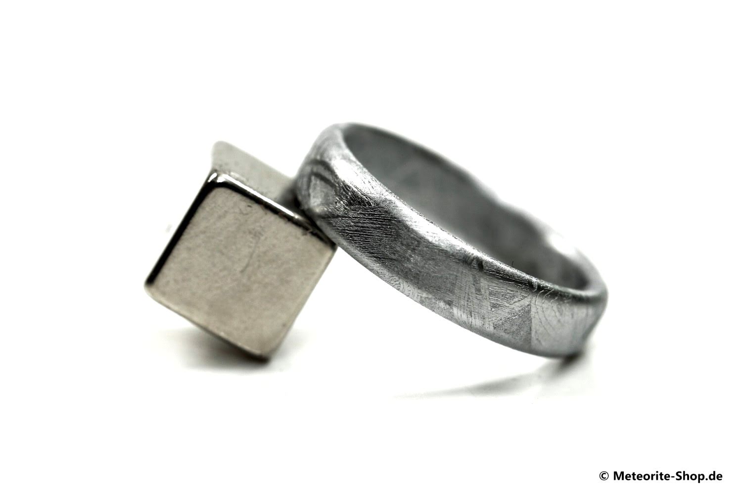 Eisen-Meteorit Ring (Muonionalusta | Unisex | Bombiert | Veredelt) - 3,00 bis 5,00 g