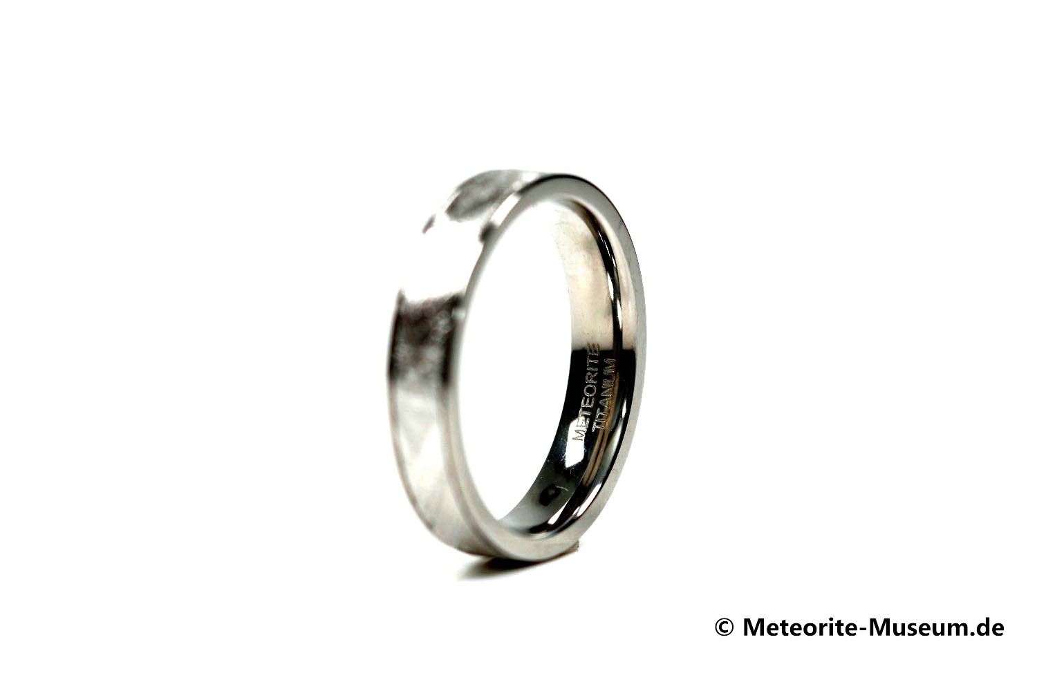 Eisen-Meteorit Ring (Muonionalusta | Unisex | Titan Inlay | Veredelt) - 2,50 bis 3,00 g