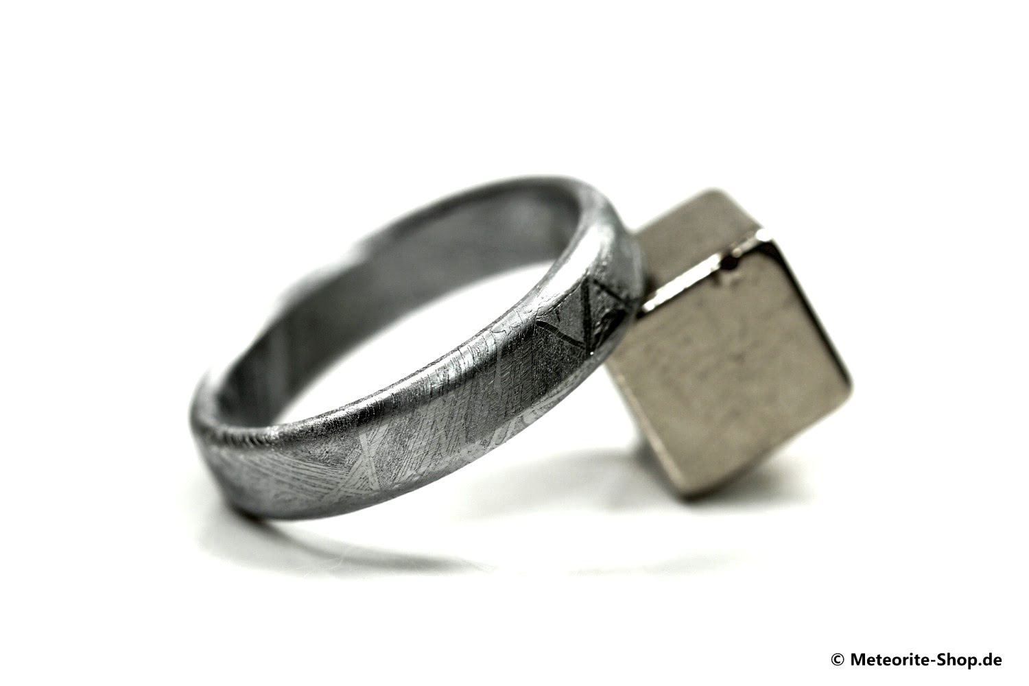 Eisen-Meteorit Ring (Muonionalusta | Unisex | Bombiert | Veredelt) - 3,00 bis 5,00 g