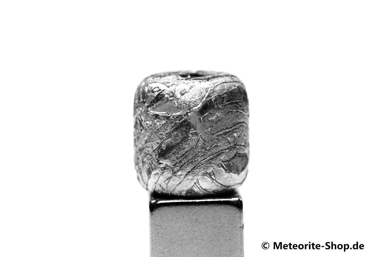 Eisen-Meteorit-Anhänger (Aletai | Zylinder | Gelocht & Versiegelt) - 8,70 g