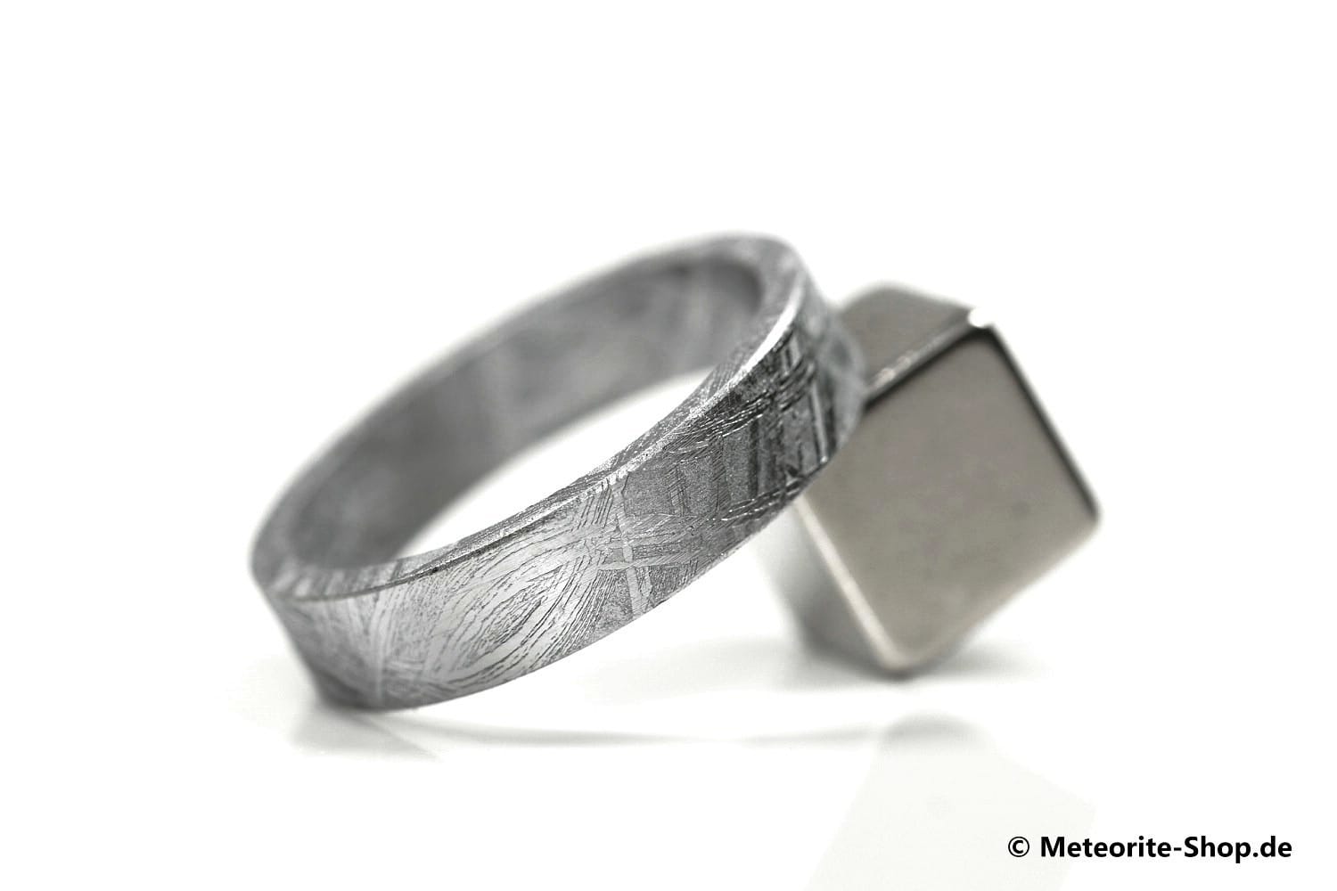 Eisen-Meteorit Ring (Muonionalusta | Unisex | Veredelt) - 3,00 bis 5,00 g
