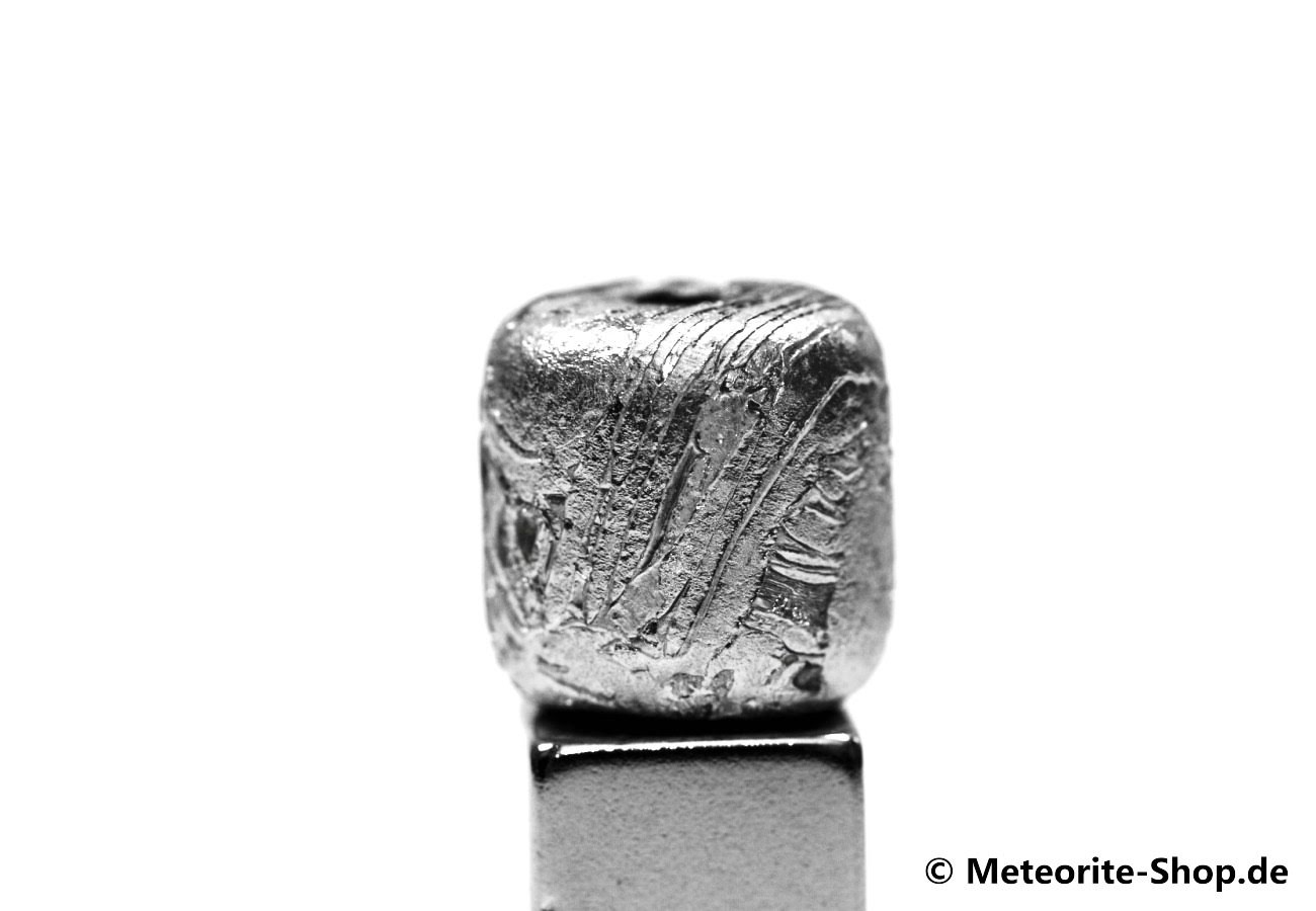 Eisen-Meteorit-Anhänger (Aletai | Zylinder | Gelocht & Versiegelt) - 8,70 g
