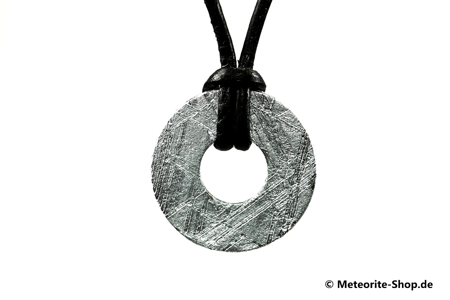Eisen-Meteorit-Anhänger (Muonionalusta | Donut | Gr. Ø | versiegelt) - 8.50 g