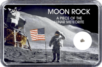 Mond Meteorit NWA 12697 (Motiv: Astronaut mit US-Flagge II) Mond Meteorit NWA 12697 (Motiv: Astronaut mit US-Flagge II)