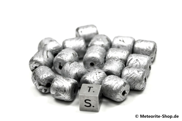Eisen-Meteorit-Anhänger (Aletai | Zylinder | Gelocht & Versiegelt) - 8,70 g