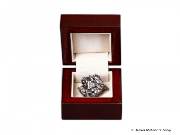 Sternschnuppe z.B. zur Hochzeit als Eisenmeteorit in bordeaux roter Geschenkbox
