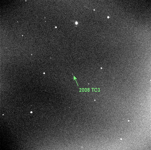 Beobachtung des Asteroid 2008 TC3 am Sternenhimmel mit einem Teleskop (Bild: Matthias Busch Starkenburg-Sternwarte e.V. Heppenheim)