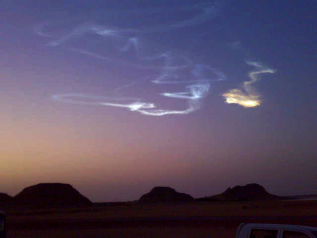 Rauchspur des Asteroid 2008 TC3 am Himmel der nubischen Wüste (Bild: Muawia H. Shaddad / Univ. Karthoum)
