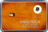 Mars Meteorit NWA 10628 (Motiv: Mars Rover Perseverance und Hubschrauber Ingenuity mit Fahrspur auf Marsoberfläche aus Vogelperspektive) Mars Meteorit NWA 10628 (Motiv: Mars Rover Perseverance und Hubschrauber Ingenuity mit Fahrspur auf Marsoberfläche aus Vogelperspektive)